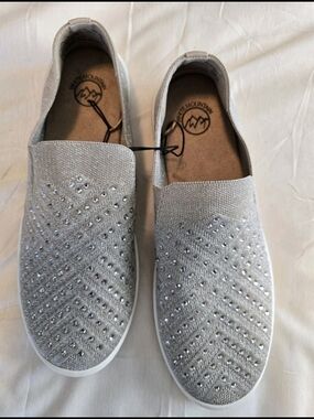 White Mountain Upbring Slip-On Gold/Silver Sneakers/Rhinestone - US W 10 - NWOB